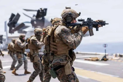 الجيش الأمريكي يعلن بدء اعتراض السفن المتجهة لإيران