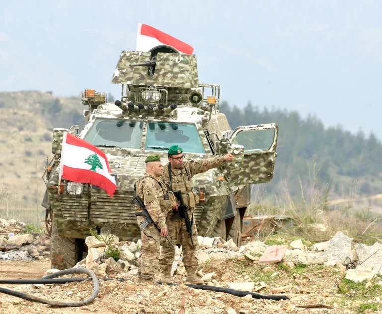 The Lebanese army intervenes to rescue trapped journalists through US mediation with the Israeli side