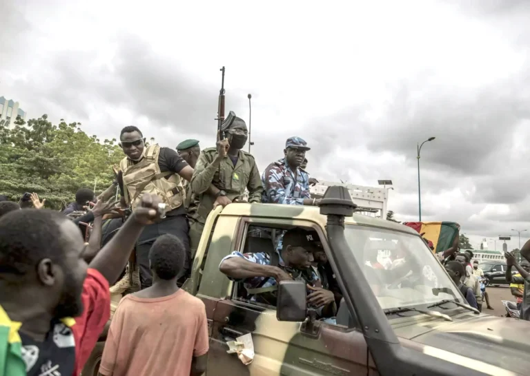 Malian army regains control of border town after armed men withdraw