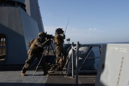 نزيف المليارات: كيف يطحن الحصار الأمريكي المفاصل الحيوية للاقتصاد الإيراني؟