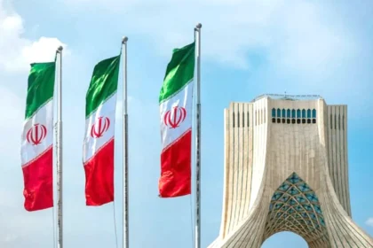 الخارجية الإيرانية تلقي بالكرة في ملعب البرلمان لحسم مستوى التمثيل