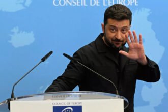 زيلينسكي يعلن استعداد أوكرانيا لمفاوضات ثلاثية مع واشنطن وموسكو في أذربيجان