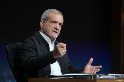 بزشكيان يهاجم "صمت" المنظمات الدولية ويؤكد: التهديد باستهداف بنيتنا التحتية دليل عجز