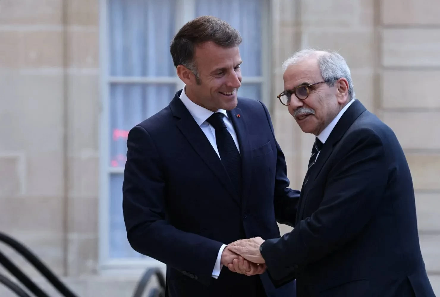 Macron Calls for International Synergy to Support Lebanon’s Sovereignty and State Arms Control