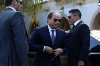 السيسي يحذر من مساع مدبرة لإعادة رسم خريطة الشرق الأوسط