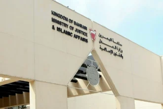 السجن لمدد تصل إلى 10 سنوات بحق 25 متهماً في البحرين بتهم تأييد الاعتداءات الإيرانية