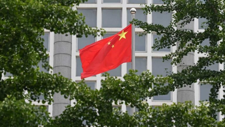 السفارة الصينية في طهران تحذر: الوضع الأمني في إيران لا يزال "متقلبا" وخطرا