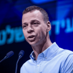 Who is the Israeli journalist whom Trump threatened to imprison for leaking information?