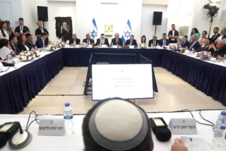 الكابينت الإسرائيلي يبحث مساءً اتفاقاً محتملاً لوقف إطلاق النار مع لبنان