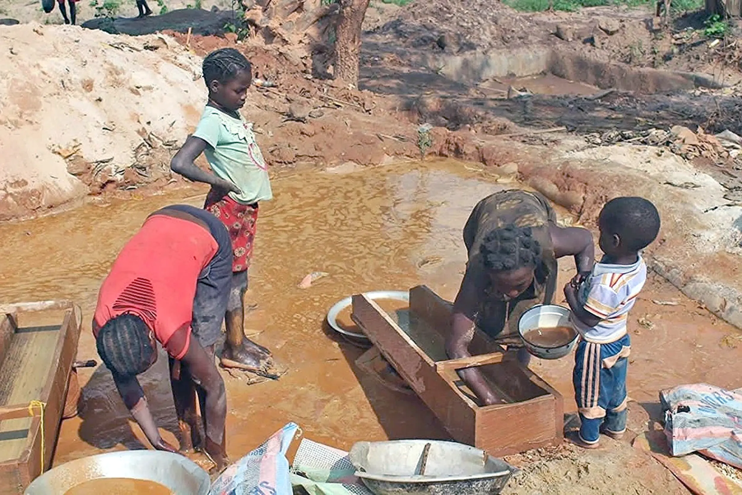 Cameroon tightens its grip on gold in preparation for the return of mining