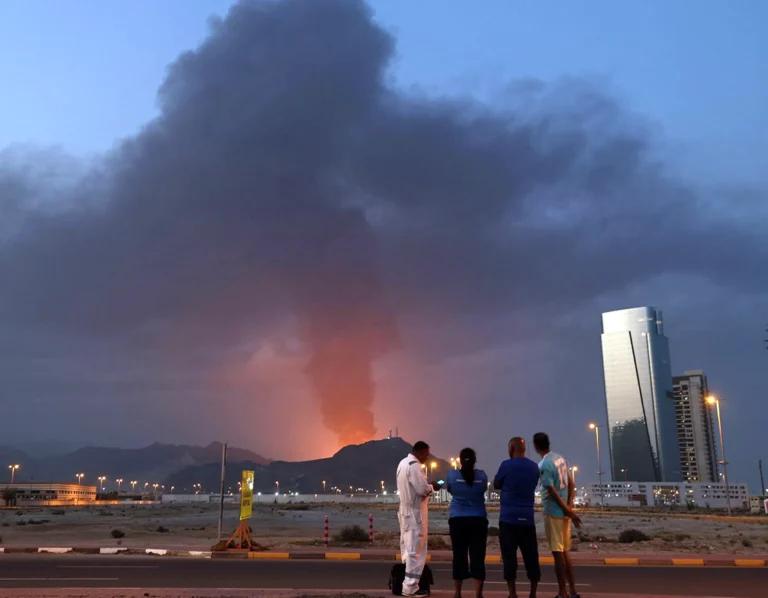 الكويت إيران تستهدف منشآت نفطية وكهرباء ومياه في هجمات عدوانية