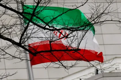 صراع الأجنحة في طهران: كيف أحبطت الخلافات الداخلية جولة مفاوضات إسلام آباد؟