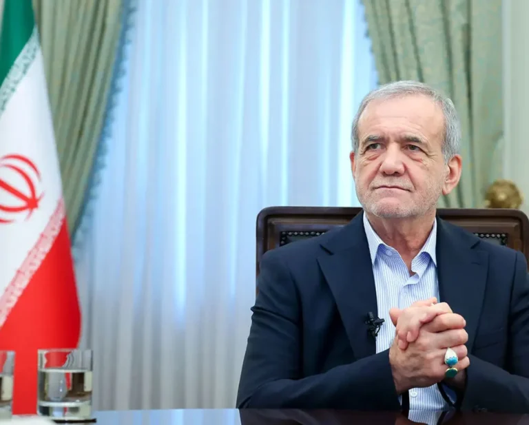 بزشكيان نتمسك بالسلام الإقليمي ونرفض الوصاية الأمريكية على حقوقنا النووية