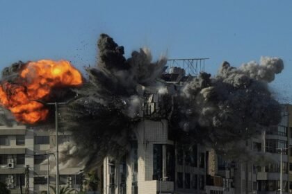 Beirut declares a national mourning for the victims of the Israeli bombing