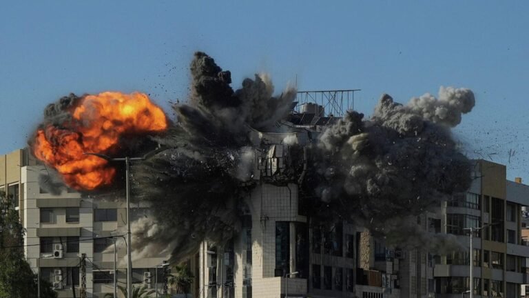 Beirut declares a national mourning for the victims of the Israeli bombing