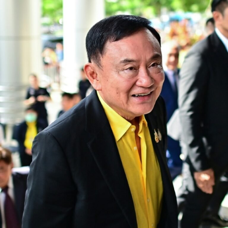 تاكسين شيناواترا