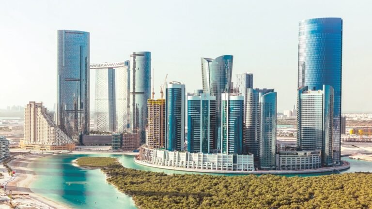 "ستاندرد آند بورز": مشاريع المرافق في أبوظبي محصنة ضد التحديات التشغيلية