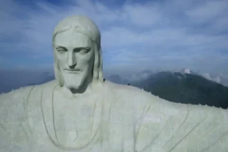 نتنياهو يندد بتحطيم تمثال السيد المسيح فى جنوب لبنان ويؤكد محاسبة الجندي المتورط