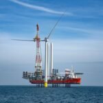 الأولى من نوعها.. "مصدر" و"سكوتيش باور" تحققان رقماً قياسياً عبر تركيب توربينة رياح بأكبر شفرات من نوعها