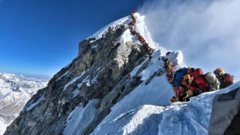 Everest: Controversy over missing persons in the death zone resurfaces