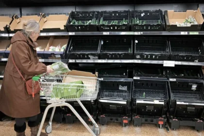 حرب إيران تربك سلاسل الإمداد.. وأزمة الخضراوات تضرب الأسواق البريطانية