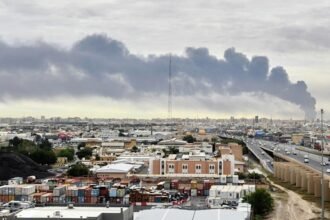 حريق بمطار الكويت الدولى بعد هجوم بطائرات مُسيّرة دون إصابات