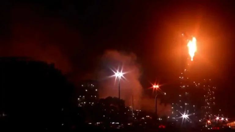 حريق ضخم يضرب منشأة نفطية في أستراليا.. استنفار واسع لفرق الإطفاء والطوارئ