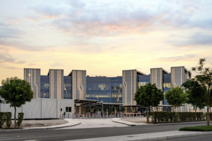 خزنة تحقق إنجازًا عالميًا.. مركز DXB8 أول منشأة بيانات بنظام صفر نفايات