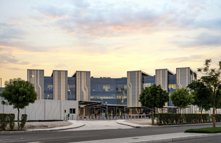 خزنة تحقق إنجازًا عالميًا.. مركز DXB8 أول منشأة بيانات بنظام صفر نفايات