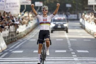 سباق "باريس-روبيه".. "بوجاتشار" يقود "الإمارات للدراجات"