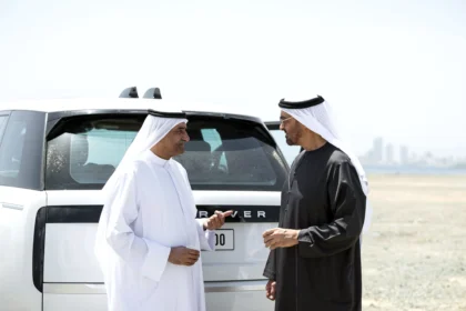 رئيس الدولة يلتقي حاكم الفجيرة ويؤكد أولوية رفاه المواطن