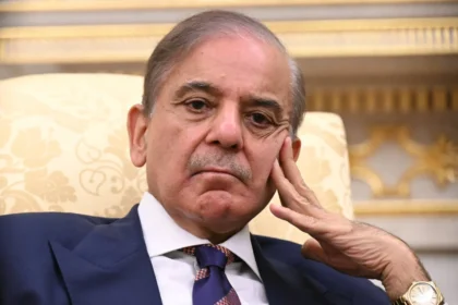 قمة إسلام آباد: شهباز شريف يحذر من "لحظة الحقيقة" بين واشنطن وطهران