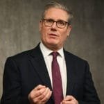 ستارمر يرفض الانجرار لحرب إيران وماكرون ينسق مع لندن لتدشين "مهمة سلمية" في هرمز