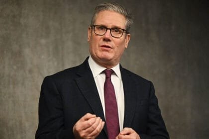 ستارمر يرفض الانجرار لحرب إيران وماكرون ينسق مع لندن لتدشين "مهمة سلمية" في هرمز