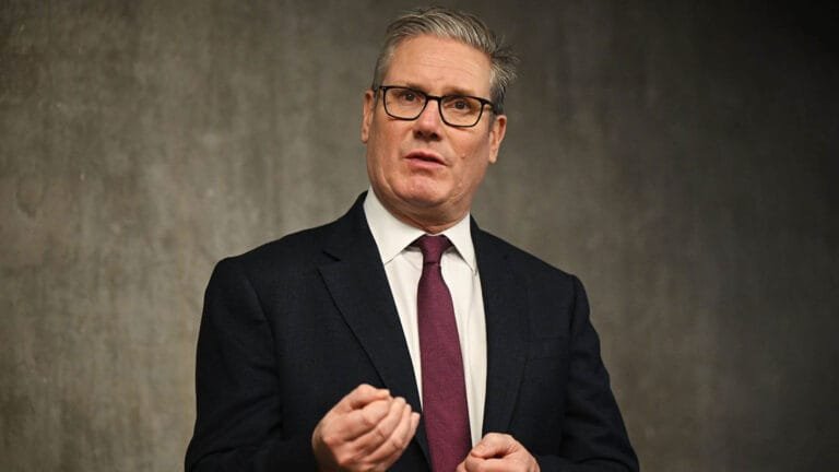 ستارمر يرفض الانجرار لحرب إيران وماكرون ينسق مع لندن لتدشين "مهمة سلمية" في هرمز