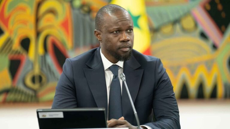 السنغال تحظر سفر مسؤوليها لمواجهة "صدمة النفط"