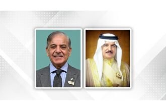 رئيس وزراء باكستان يجري اتصالا هاتفيا مع ملك البحرين ويؤكد أهمية استدامة الهدنة