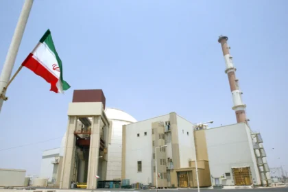 روسيا تجلي 198 موظفاً من محطة بوشهر النووية في إيران