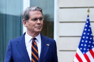 سكوت بيسنت وزير الخزانة الأمريكية-الإمارات وواشنطن نحو اتفاقية تاريخية لمبادلة العملات لتعزيز الاستقرار المالي العالمي