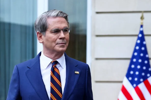 US Treasury Secretary Scott Bisent - UAE and Washington move towards a historic currency swap agreement