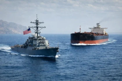 CENTCOM tightens naval blockade: US destroyer intercepts Iranian oil tankers in the Gulf of Oman