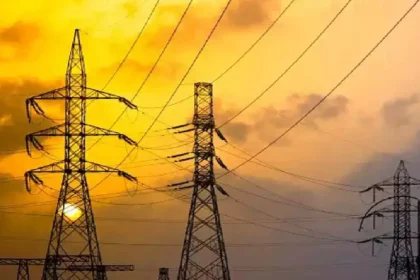 Extreme heat is putting a strain on India's electricity grid, driving consumption to unprecedented levels.