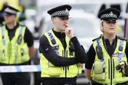 After using the program for only a week, London police are investigating hundreds of officers. What is the reason?