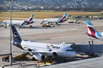 "Operating cost pressures are troubling European airlines"... Lufthansa reduces flights due to rising fuel prices