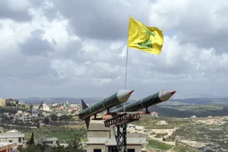 ضربات داخل الأبنية.. إسرائيل تعلن استهداف قدرات حزب الله الصاروخية