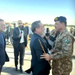 عاجل بمهمة وساطة إقليمية.. قائد الجيش الباكستاني عاصم منير يصل طهران