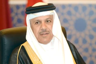 عبداللطيف الزياني: إيران تعطل الشحن في مضيق هرمز وتأثيرات على إمدادات الطاقة