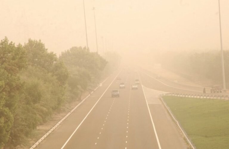 طقس الإمارات.. "الوطني للأرصاد" يحذر من الغبار