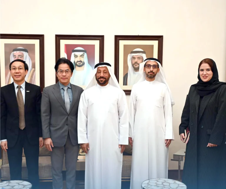 غرفة الشارقة وفيتنام تبحثان توسيع الشراكة الاقتصادية وتنظيم منتدى أعمال مشترك