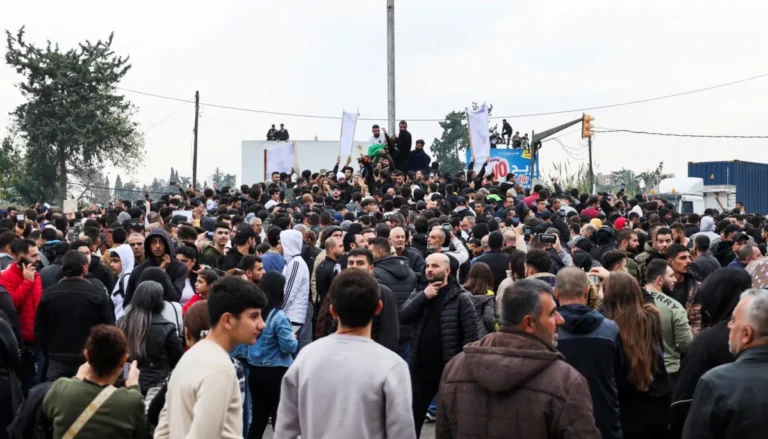 غضب في الشارع السوري.. مظاهرات حاشدة ترفض إعدام الأسرى وتطالب بوقف القرار